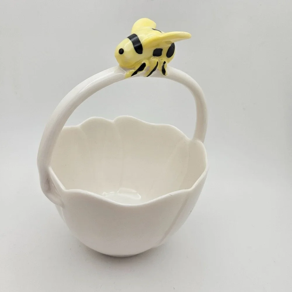 Gracie China Bumble Bee Basket Candy Dish White Ceramic Easter‎ Spring Decor